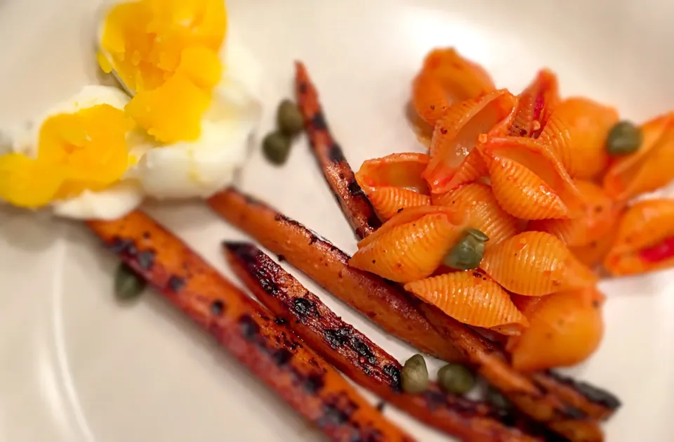 Snapdishの料理写真:heavily smoked grillcarrots with tomato sugo flavoured pasta shells and seasalted capers|MarcoBavariaさん