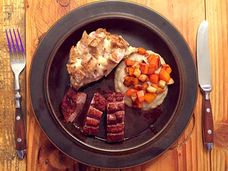 garlic-onion bread - mashed celerie sauce with some carrot cubes - grilled duck|MarcoBavariaさん