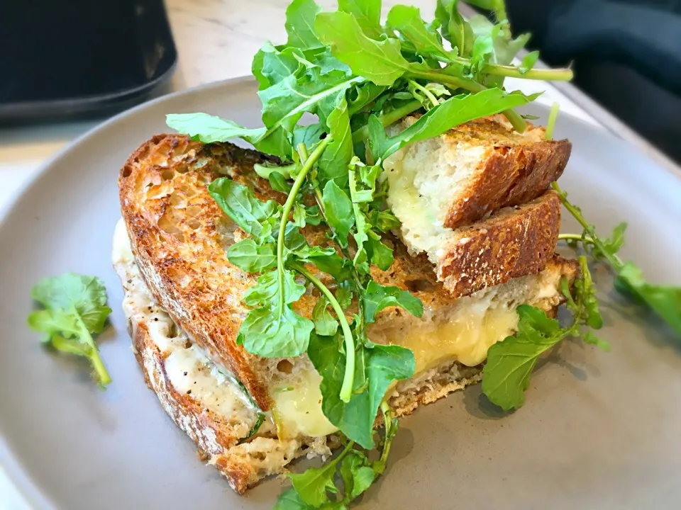 Grilled Sandwich (Cheese and Pear)|chan mitsuさん