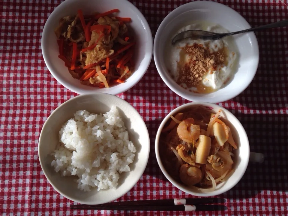 今日の朝ごはん🐵海鮮キムチ春雨|みかげさん