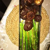 Grilled asparagus and mushrooms|aida arafatさん