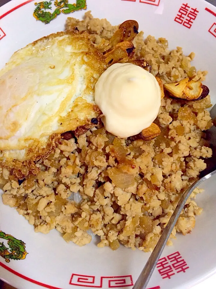 Snapdishの料理写真:濃い目多めニンニクましましそぼろ丼|ポールさん