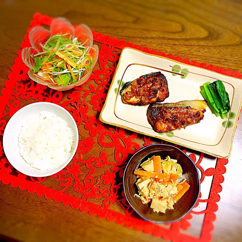 ブリのクルミみそ焼き＊カブと水菜のサラダ＊高野豆腐のふわふわ煮|さきさん