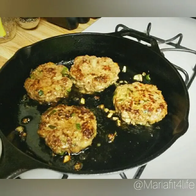 Grass Fed Beef Burgers 🍔 with Serrano peppers,
Sweet Onions,Drizzle of Extra Virgin Avocado Oil
#eatclean#realfoods #wholefoods #hometakeout|Mariafit4life🇺🇲🪶🦅さん