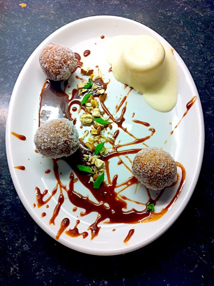 Yummy Vanilla Pannacotta, with homemade doughnuts, crushed hazelnuts fresh mint and a chocolate sauce 💋😋 xx|michelle inglisさん