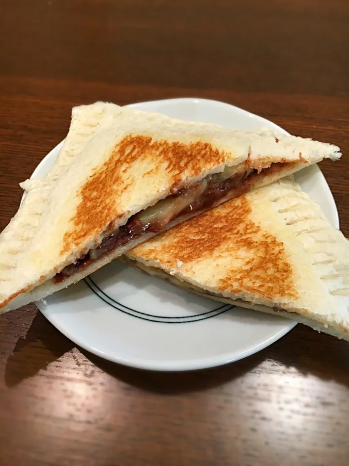 Snapdishの料理写真:チョコバナナのホットサンド|えりぺいさん