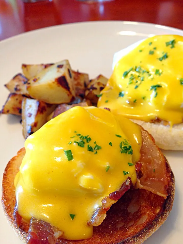 Snapdishの料理写真:Eggs Benedict エッグズベネディクト|Funky Chefさん