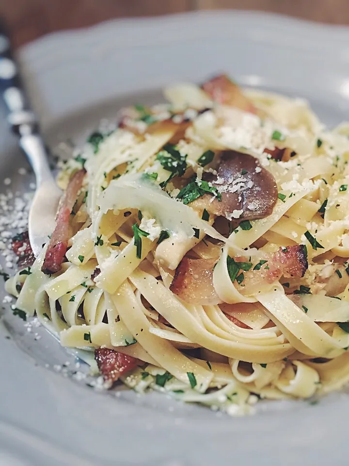 Snapdishの料理写真:Fettuccini with bacon and parsnip|rick chanさん