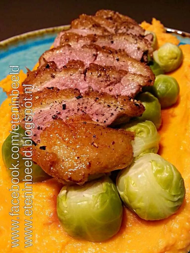 Sweet potato-ginger mash with Brussels sprouts and duck breast|Frank&Jolanda - Eteninbeeldさん