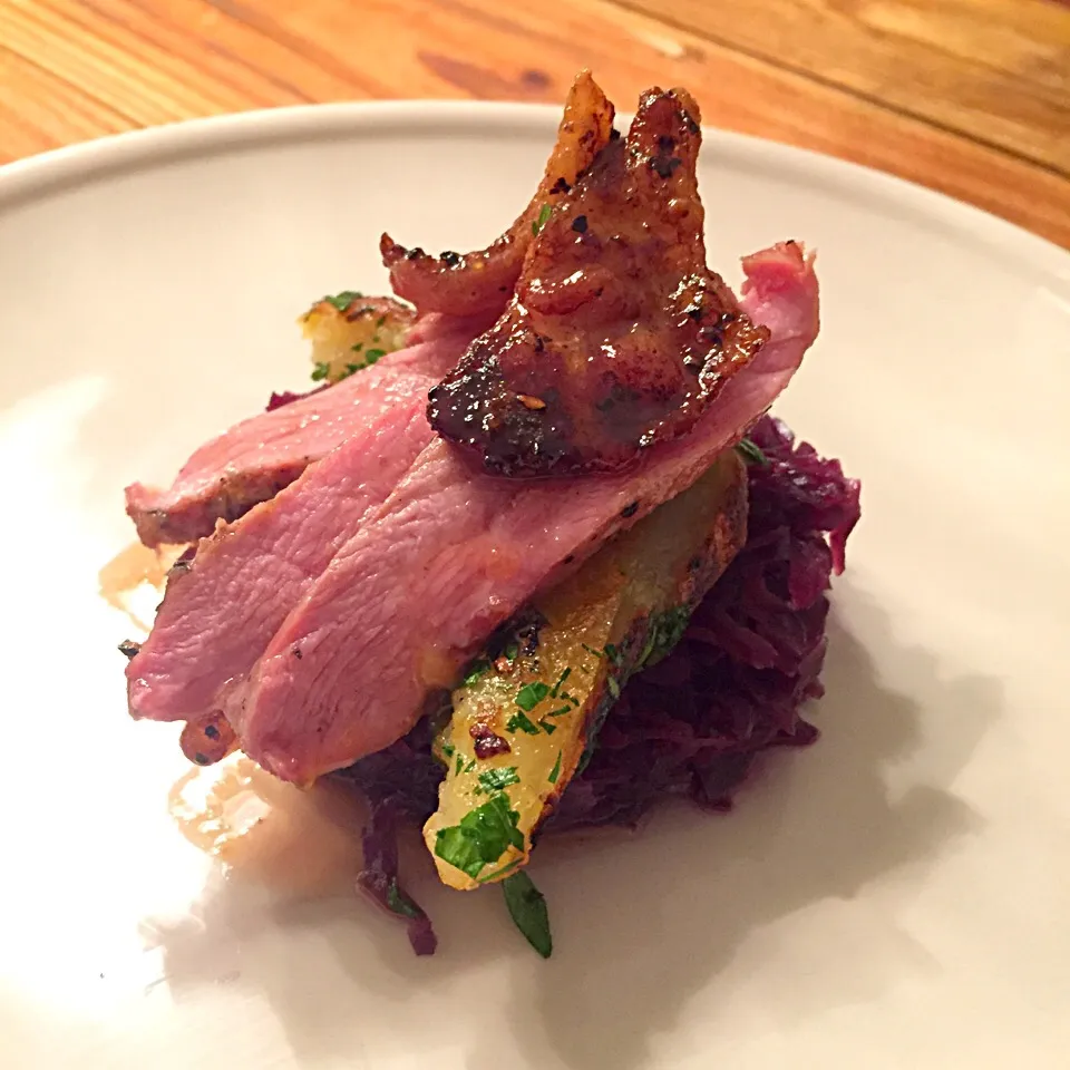 some typical german sunday dish: orange marinated duck breast, red cabbage and dumplings ~ set in 30 min. i parted the skin to roast it as topping|MarcoBavariaさん