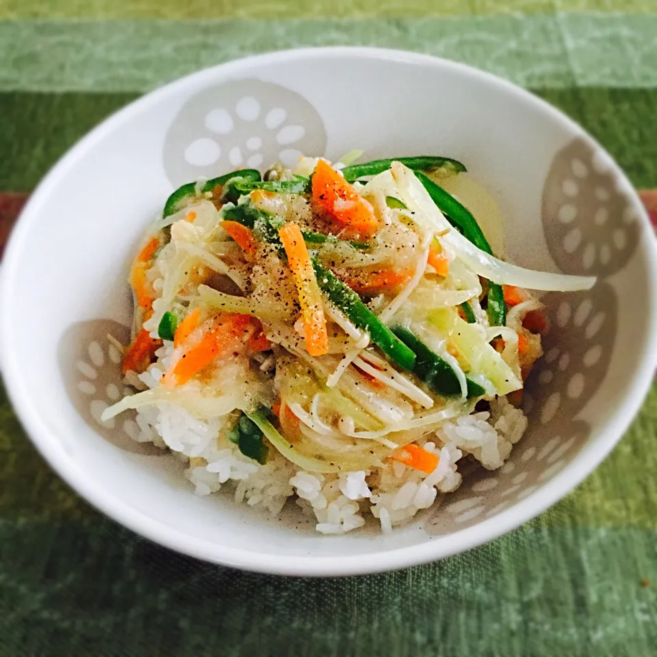 Snapdishの料理写真:Meat Free Monday + 塩分もフリー。トロロでとじた野菜丼|きょーこさん