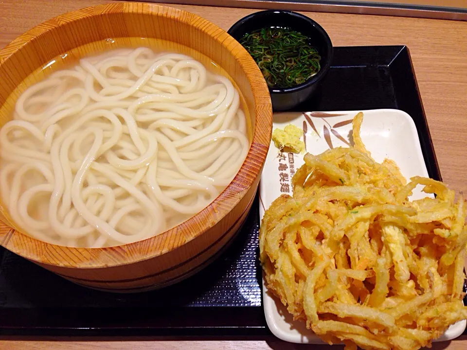 Snapdishの料理写真:釜あげうどん（大）かき揚げ|ゆうじ.さん