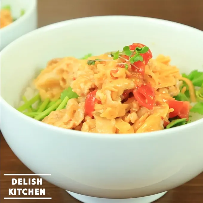 Snapdishの料理写真:【動画】がっつりエスニックどんぶり！豚しゃぶ丼の作り方 #delishkitchen|DELISH KITCHENさん