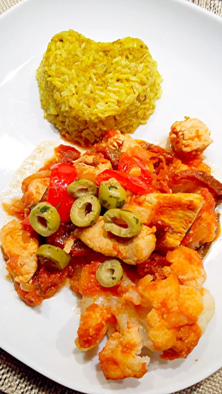 Healthy mediterranean chicken casserole. Brown rice and quinoa with tumeric.|vivianaさん