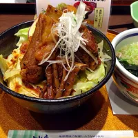 Snapdishの料理写真:黒豚わっぜえか丼セット|Hironori Matsuoさん