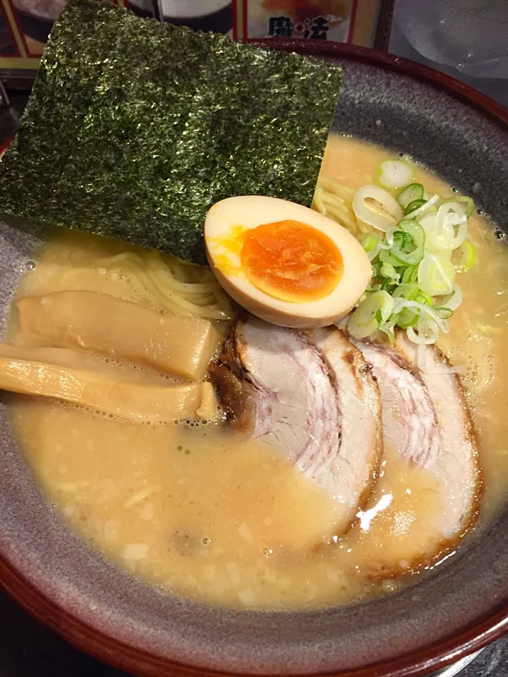 熟成光麺@原宿光麺。光麺はホントに店舗によって味が違う。オープン当初足繁く通った原宿店は初期の頃の方が全然美味かったよ。とはいえ普通に美味いけど^_^|MORiさん