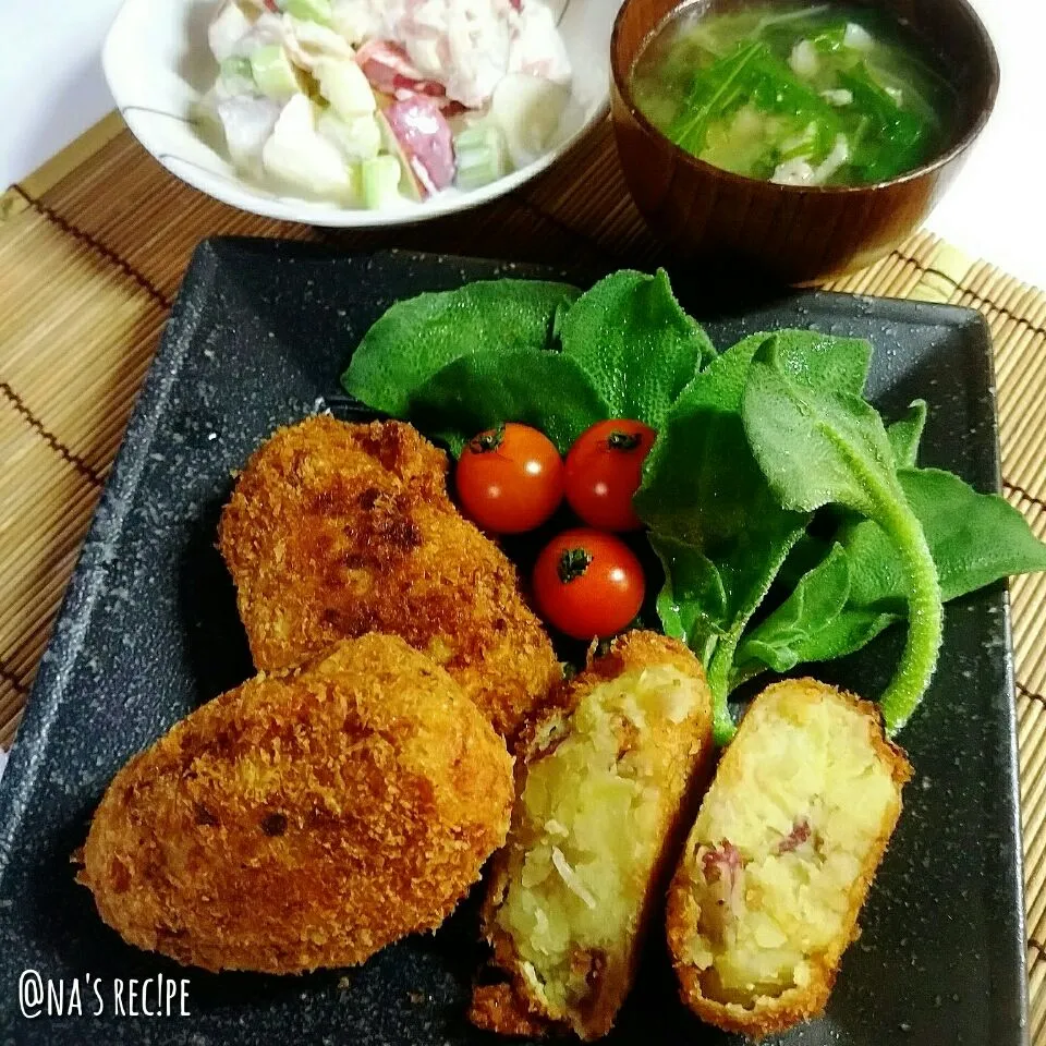 サツマイモのコロッケ＆リンゴとカニカマとセロリのサラダ＆水菜と豚肉のお味噌汁🍠🍠🍠|Kashimanakitchenさん