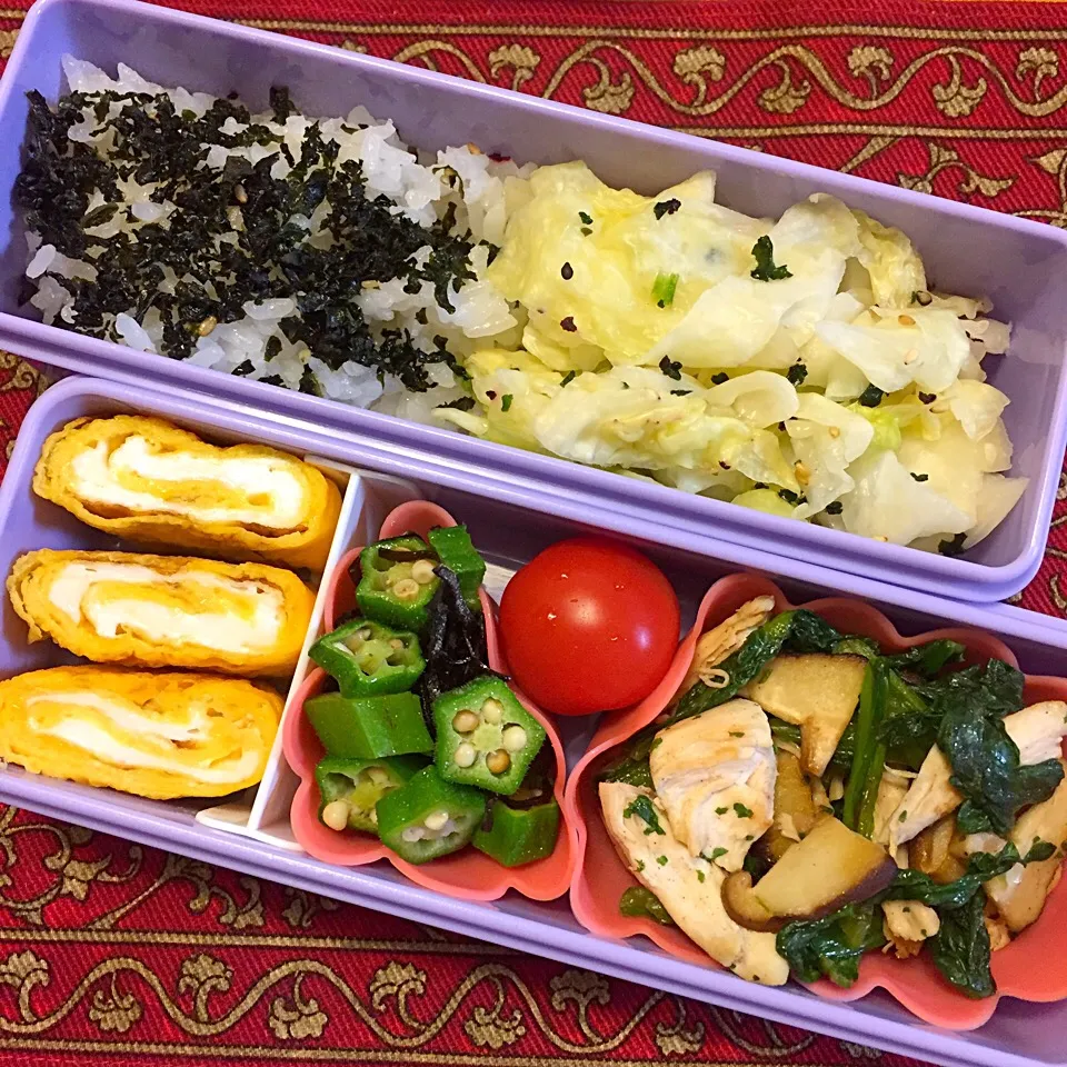 Snapdishの料理写真:鶏ささみと小松菜と椎茸のハーブ炒め弁当|もえさん