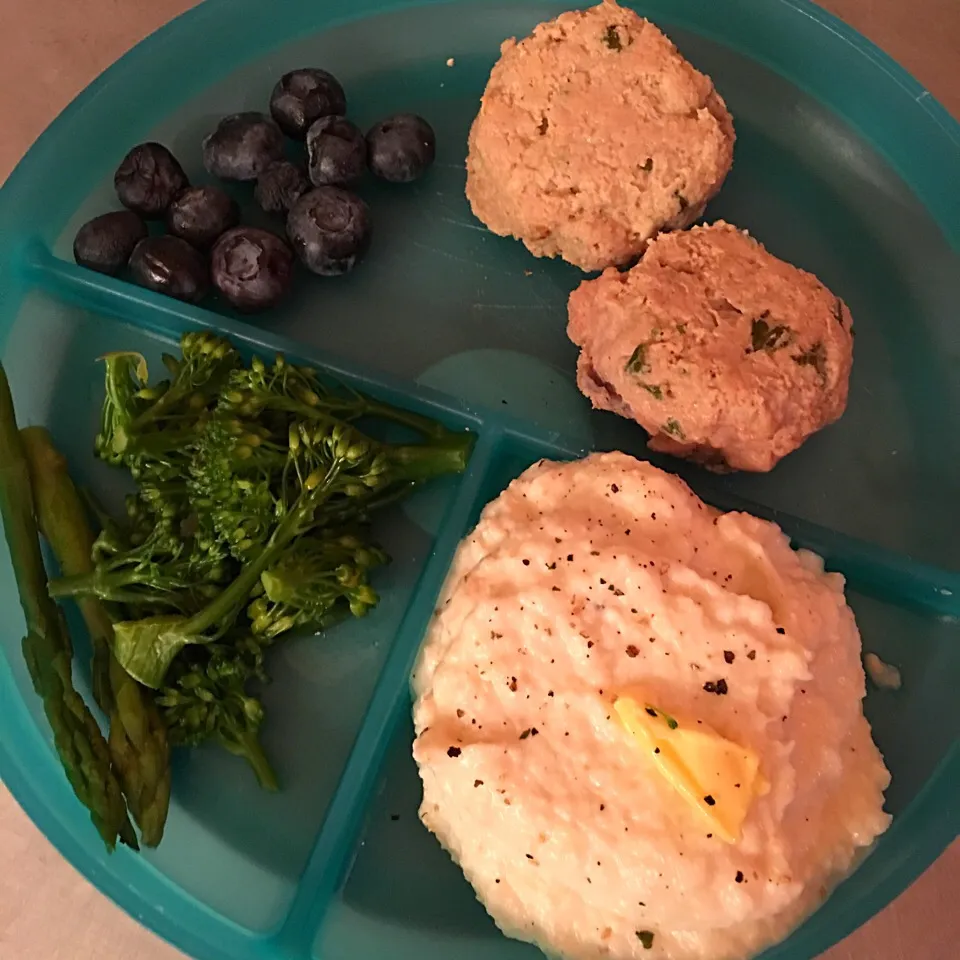 Snapdishの料理写真:Kids dinner via The Keto Doctor, John Limansky MD|Jennifer O'Neill Limanskyさん