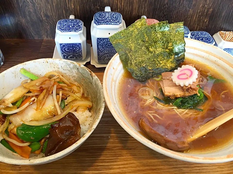 Snapdishの料理写真:支那そばとミニ肉野菜丼|Noriyuki Saitoさん