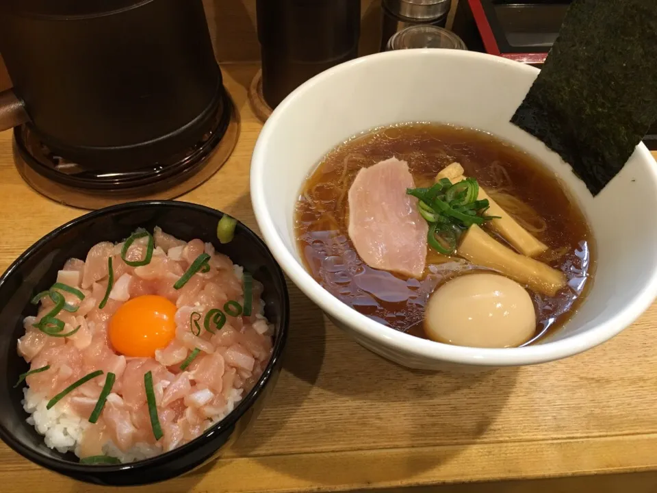 とろ玉醤油らーめん＋古白鶏のユッケ丼|マロさん