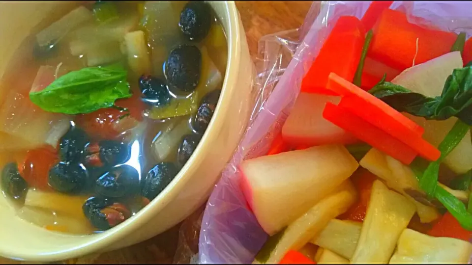 16'2/2 おべんとう🍱
しばらくこってりが続いたので…温野菜サラダ＆野菜スープ💛|メイメイda.さん