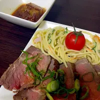 Snapdishの料理写真:【ランチ】豚の角煮とスパゲッティサラダとローストビーフ|なほなほさん