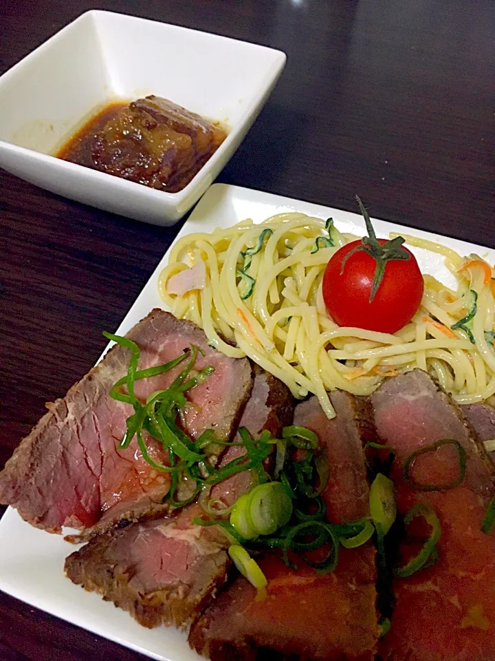 【ランチ】豚の角煮とスパゲッティサラダとローストビーフ|なほなほさん