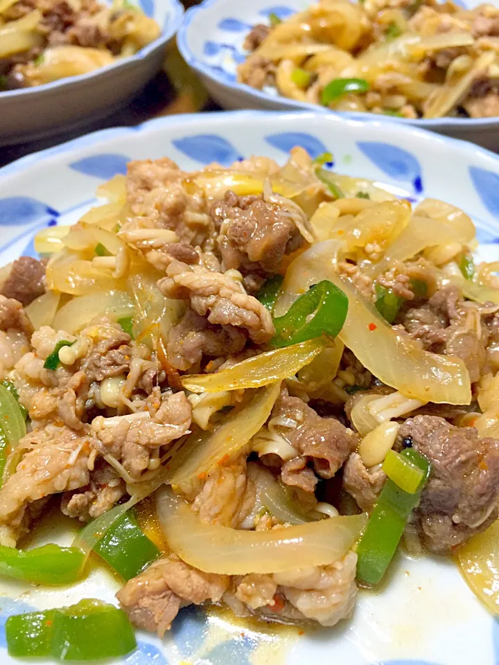 ちょっと韓国風な味付けの肉野菜炒め(冷凍庫の半端なお肉消費メニューなので、豚も牛も混ざってます)|みっちんさん