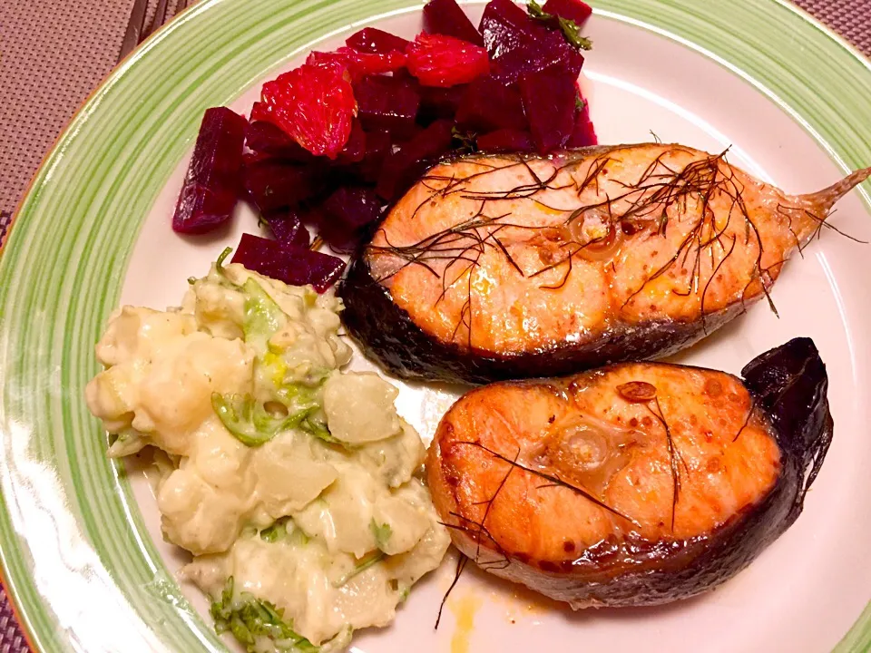 Grilled salmon with salads|CWSさん