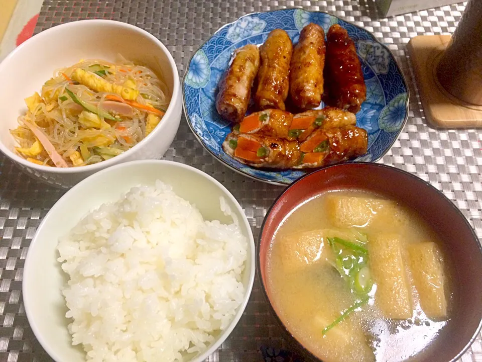 今日の夜ごはん

☆人参とインゲンの豚肉巻き
☆春雨サラダ
(きゅうり、人参、ハム、卵)
☆お味噌汁
(豆腐、おあげ、ワカメ)
☆ごはん

今日のごはん好ーきっ(^-^)💕|えりえいたさん