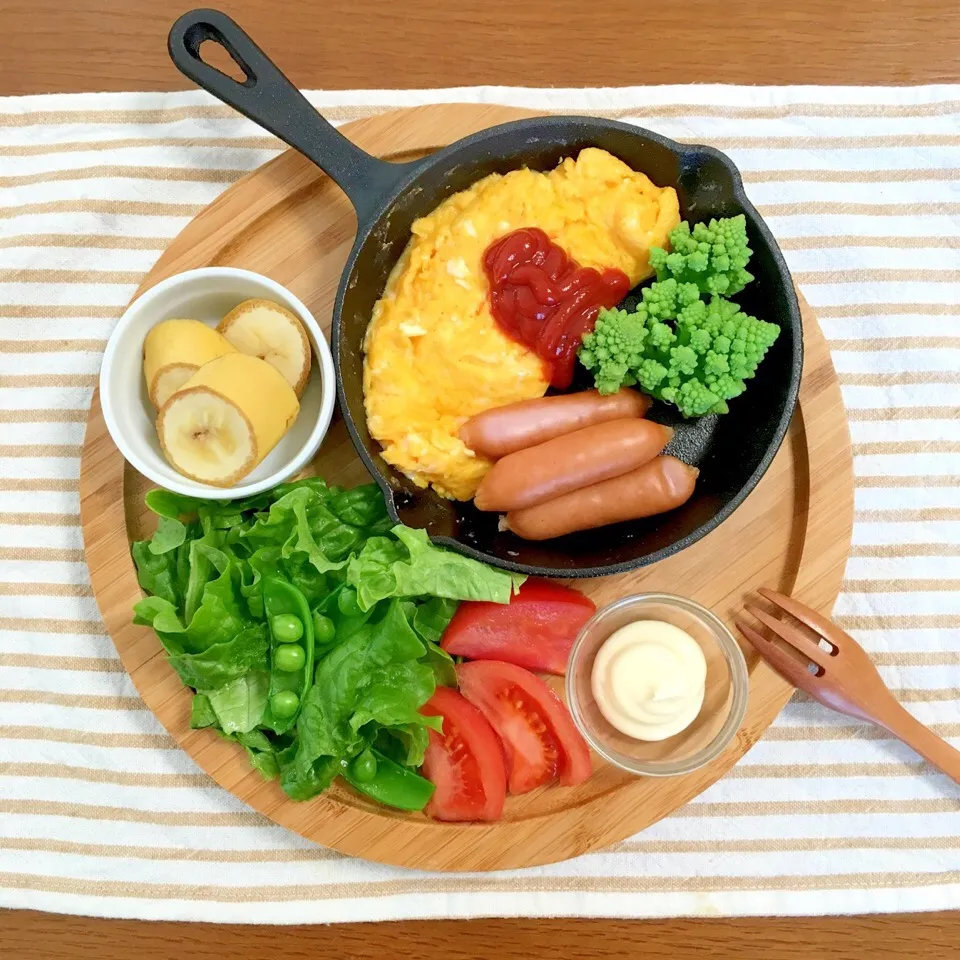 スキレットでオムレツ🍳プレート🍴|むぎママさん