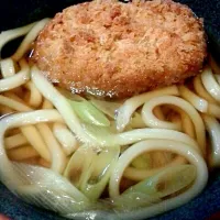 Snapdishの料理写真:コロッケうどん|宮藤ハルさん