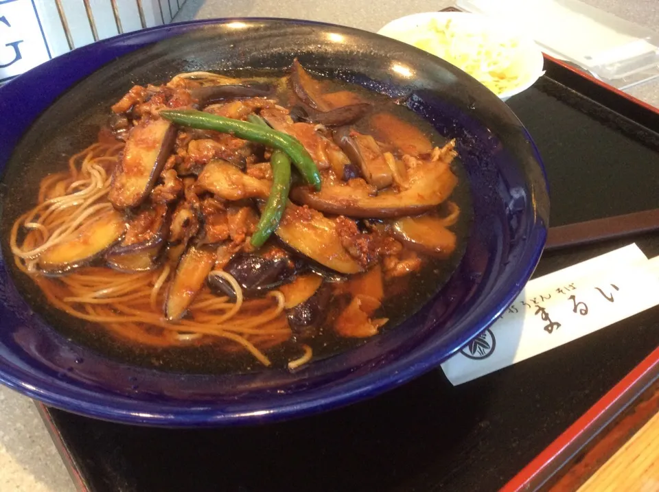 冷やし肉ナス蕎麦😋|アライさんさん