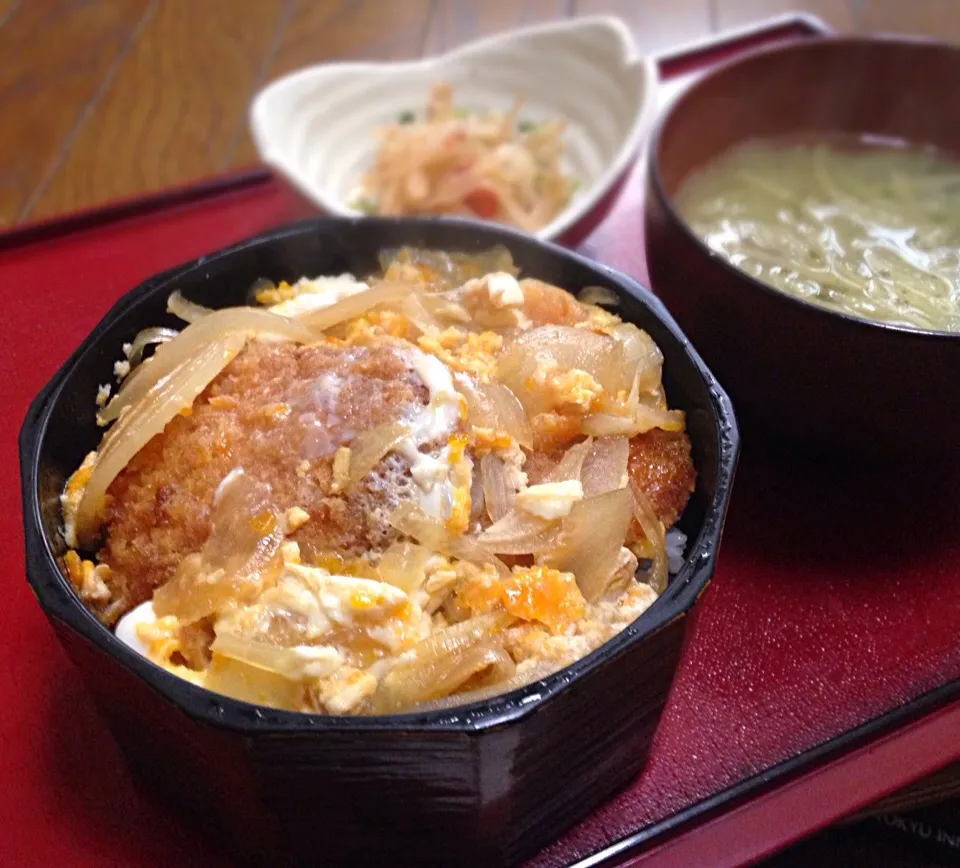 単身赴任の昼ごはん カツ丼|ぽんたさん