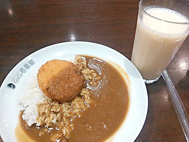 クリームコロッケカレーとマンゴーラッシー|じゅんこさん