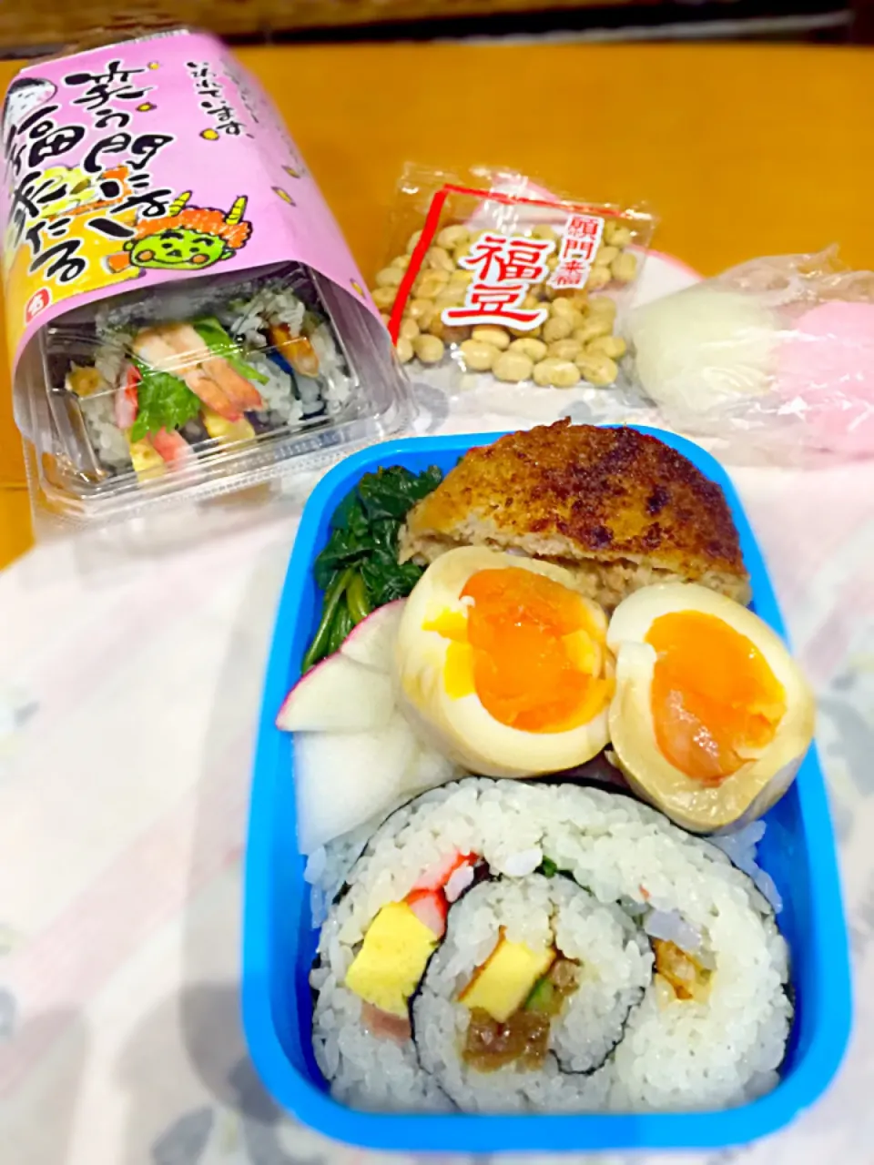 パパお弁当🍱  海鮮巻  メンチカツ  紫玉ねぎのサラダ  煮卵  ほうれん草の胡麻和え  赤大根の漬物   恵方巻  &  福豆|ch＊K*∀o(^^*)♪さん