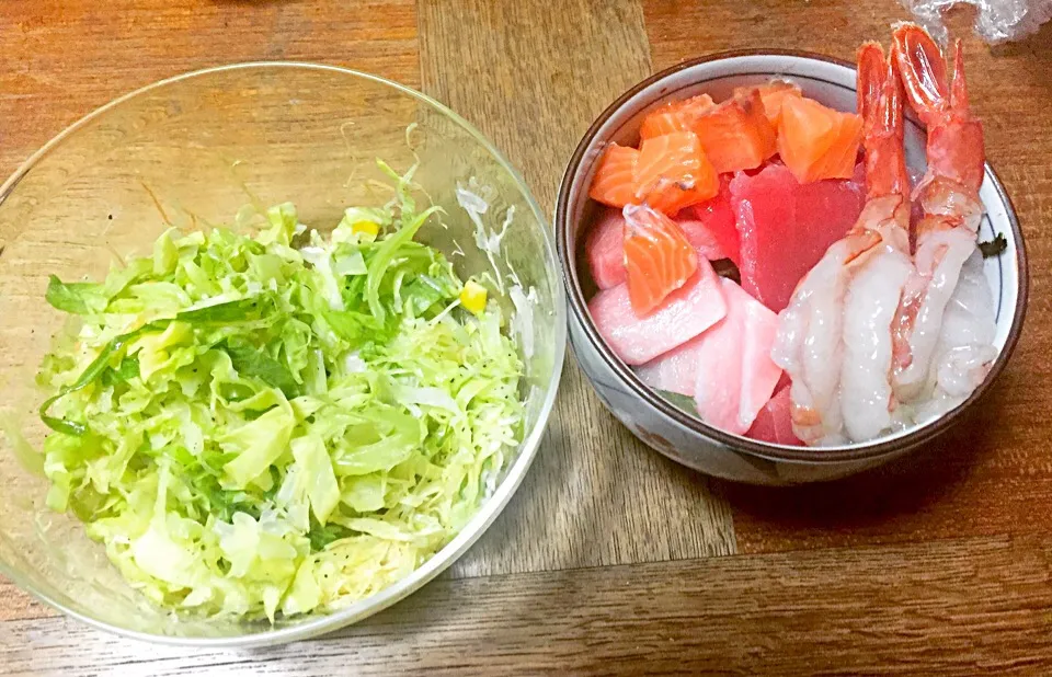 昨日の晩御飯、
海鮮丼と、キャベツの蒸し物|電気屋宏治さん