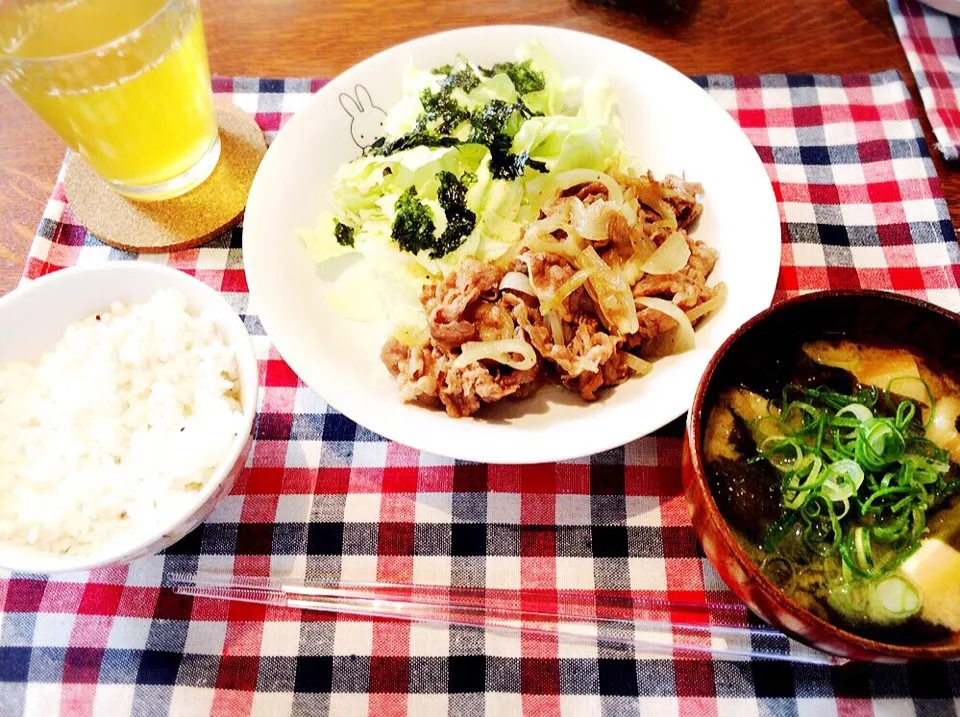 牛肉と玉ねぎの炒め物とチョレギサラダ風|ちゃんりさん