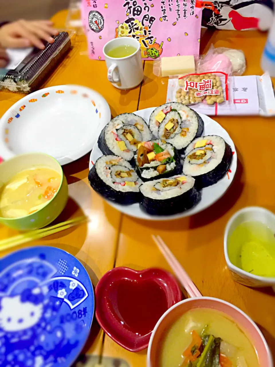 海鮮巻き(海老 イカ 穴子 伊達巻 カニカマ かんぴょう キュウリ 青紫蘇)  粕汁 ( 蕪  人参  豆腐 )|ch＊K*∀o(^^*)♪さん