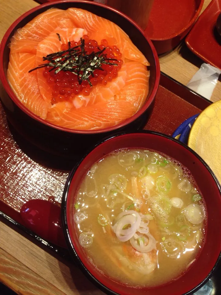 サーモン丼|おぎしょーさん