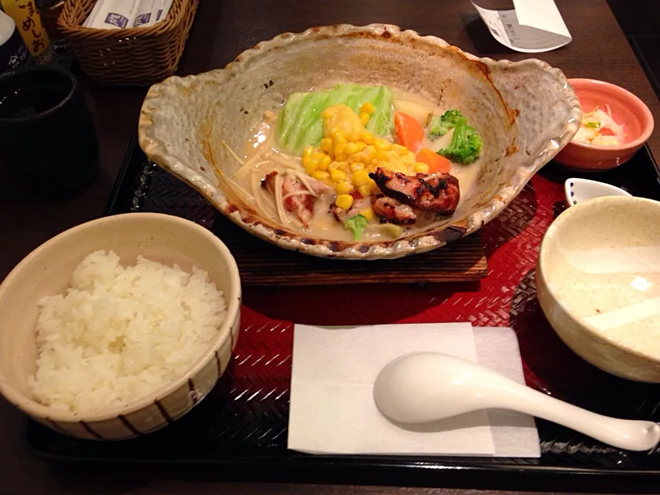 野菜たっぷりチキンのトウキビ鍋定食|麦汁さん