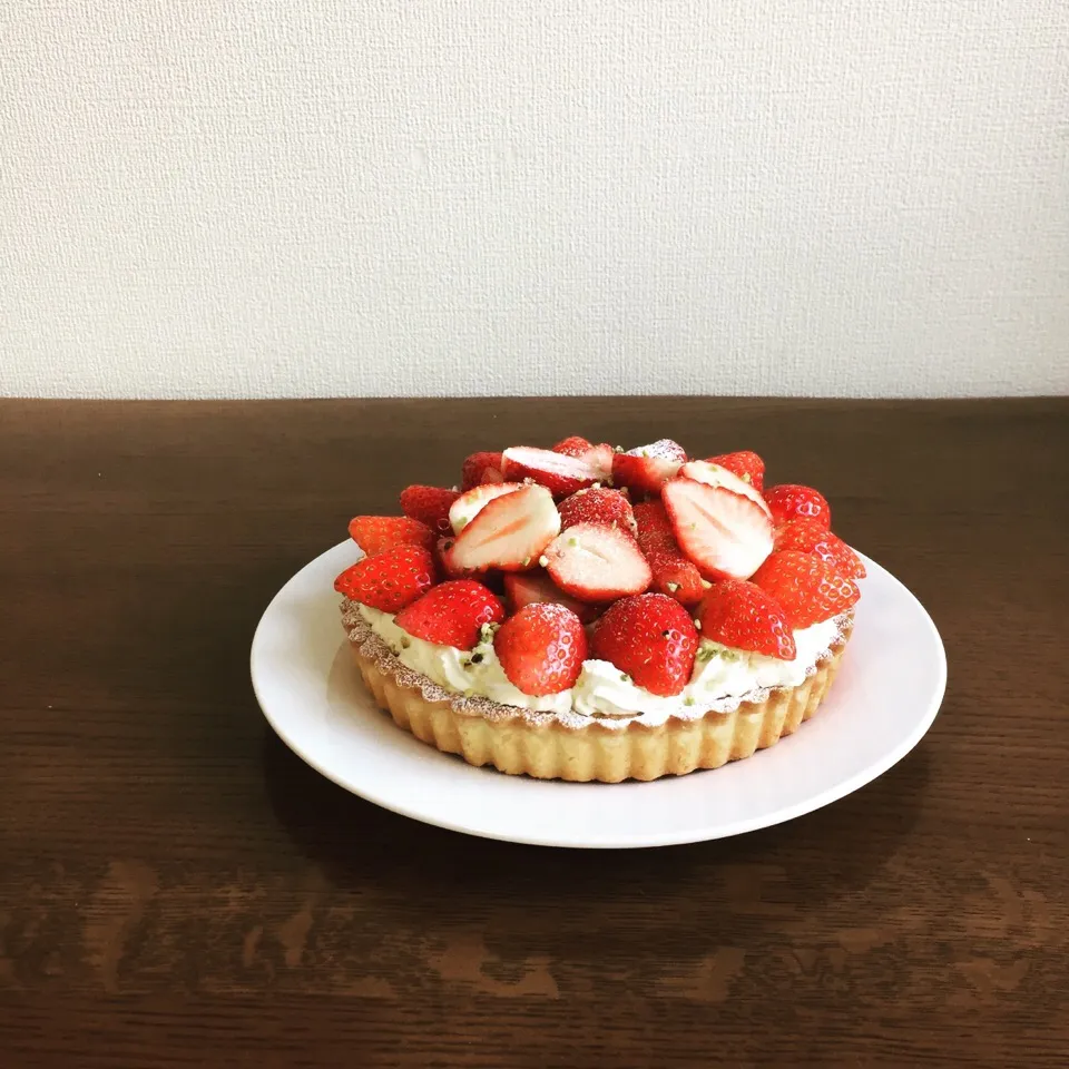 Snapdishの料理写真:いちごのタルト🍓|とむとむさん