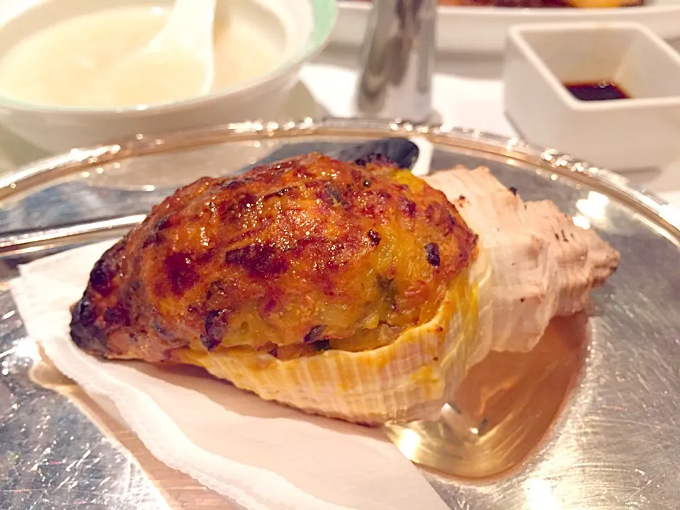 Baked minced seafood & onion stuffed in a sea conch shell|Sky Blueさん