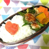 Snapdishの料理写真:お弁当8日目♡ピーマンの肉詰め！キャベツと舞茸の味噌炒め！かぼちゃ！オクラ！人参！明太子♡|きぬよさん