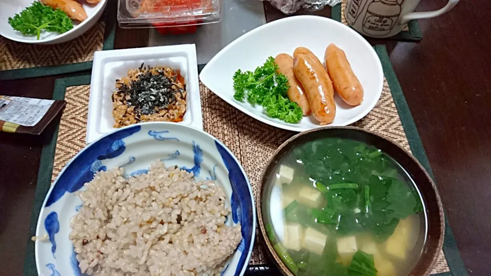 Snapdishの料理写真:ウインナーソーセージ&納豆&豆腐とほうれん草の味噌汁|まぐろさん