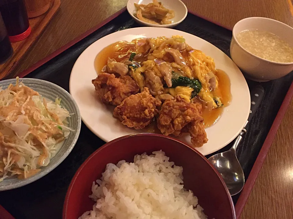 とり肉と玉子の炒めとからあげ〜|たぁちさん