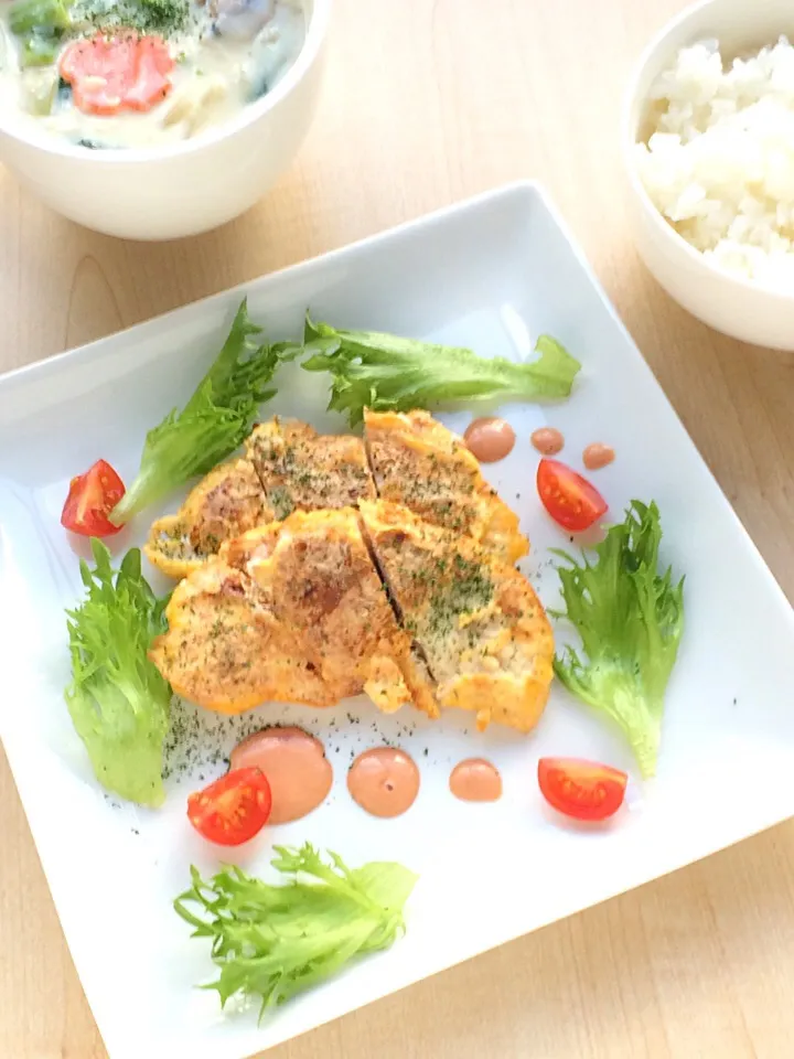 Snapdishの料理写真:Chicken piccata and Soy milk stew with vegetables!
木曜カフェ、トモさんのササミのピカタ、豆乳とお野菜のクリームシチュー。
シチューもごはんもたっぷりで、あったか＆お腹いっぱいです(^O^)／|心斎橋  C Flat Cafeさん