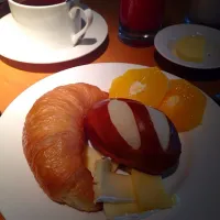 Snapdishの料理写真:Assorted bread with cheese and butter|kumelzさん