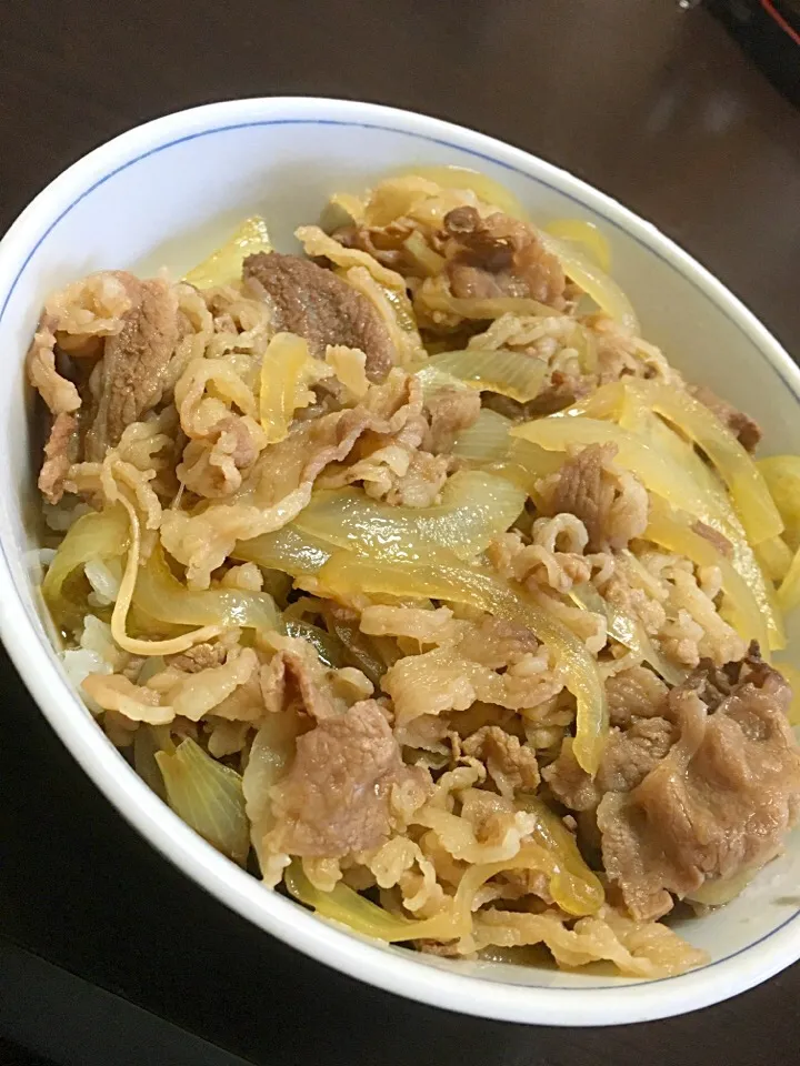 Snapdishの料理写真:さとし家の牛丼

まだ

味薄いわ…m(_ _)m|Satoshi Sakairiさん